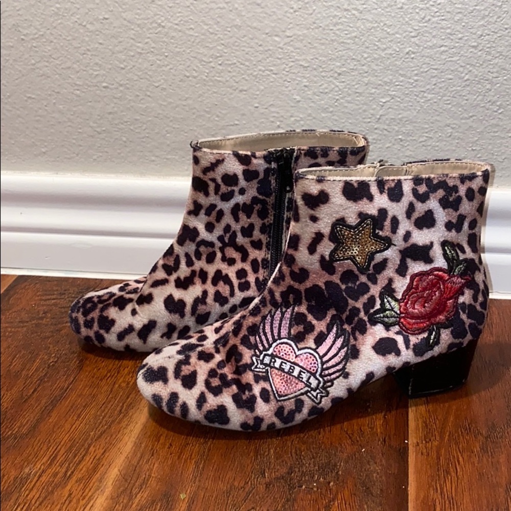 Girls cheetah print booties